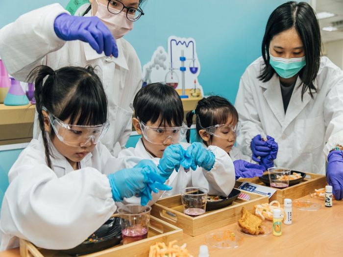 一起化身「小小檢驗員」！屏東縣檢驗中心邀親子走進食安現場，體驗食品檢驗的科學與樂趣